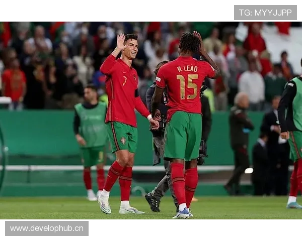 莱奥 vs C罗:国家队锋线传承与角色演变 莱奥 vs C罗:国家队锋线传承与角色演变