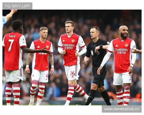 阿森纳争冠关键战遭遇战术争议,内部危机或将动摇豪门根基 阿森纳争冠关键战遭遇战术争议,内部危机或将动摇豪门根基