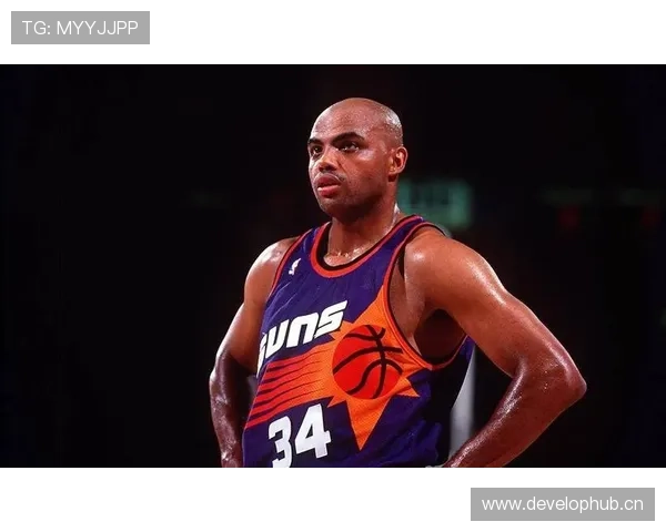 查尔斯·巴克利篮板冲击力超哈基姆，改变内线争夺格局